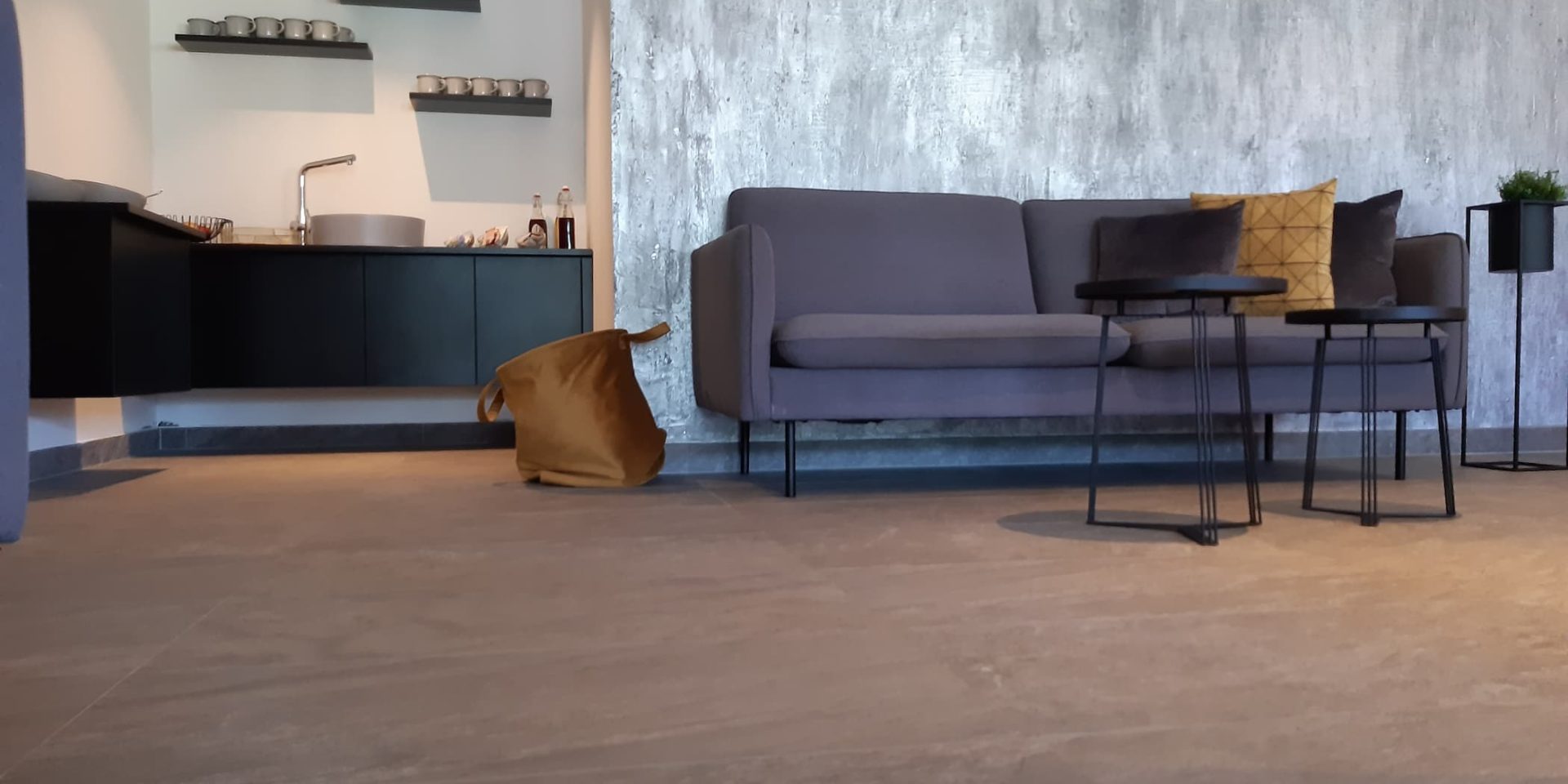 Bodenfliesen im Großformat im Wellnessbereich