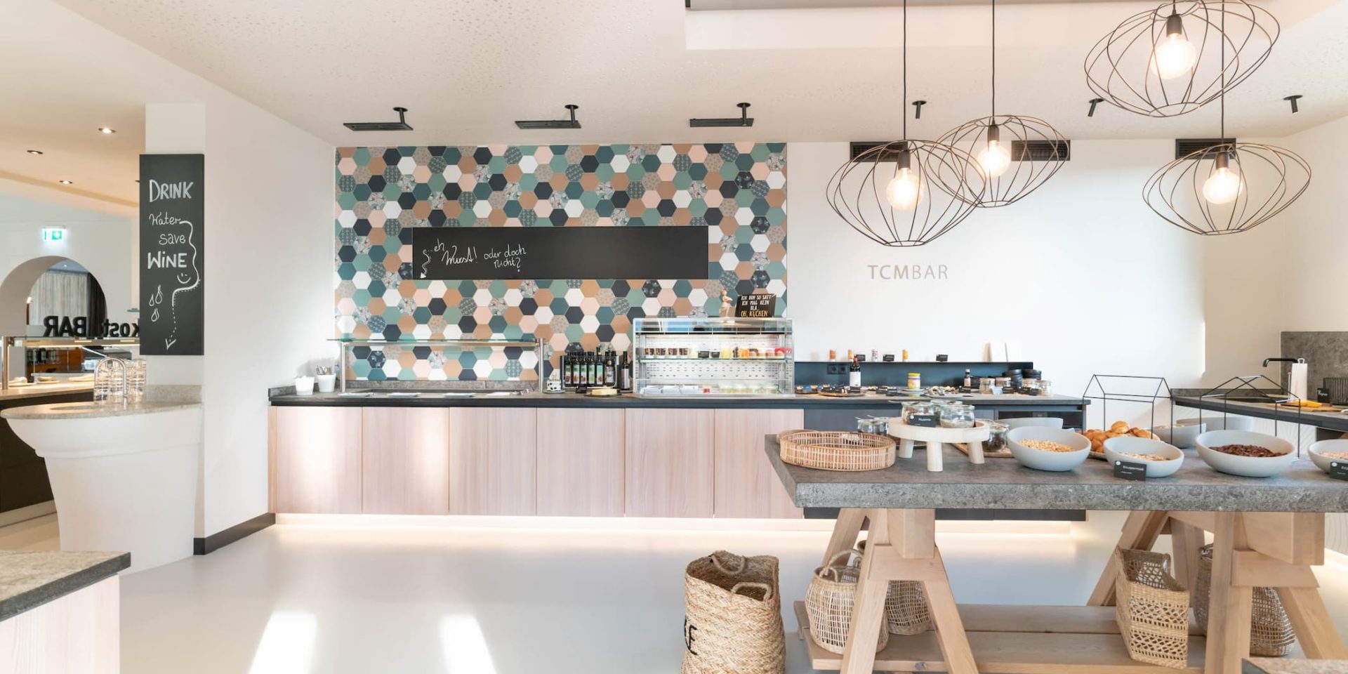 Modernes Farbkonzept umgesetzt mit Wandfliesen Modernes Farbkonzept umgesetzt mit Wandfliesen