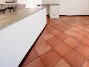 Terrakotafliesen diagonal verlegt